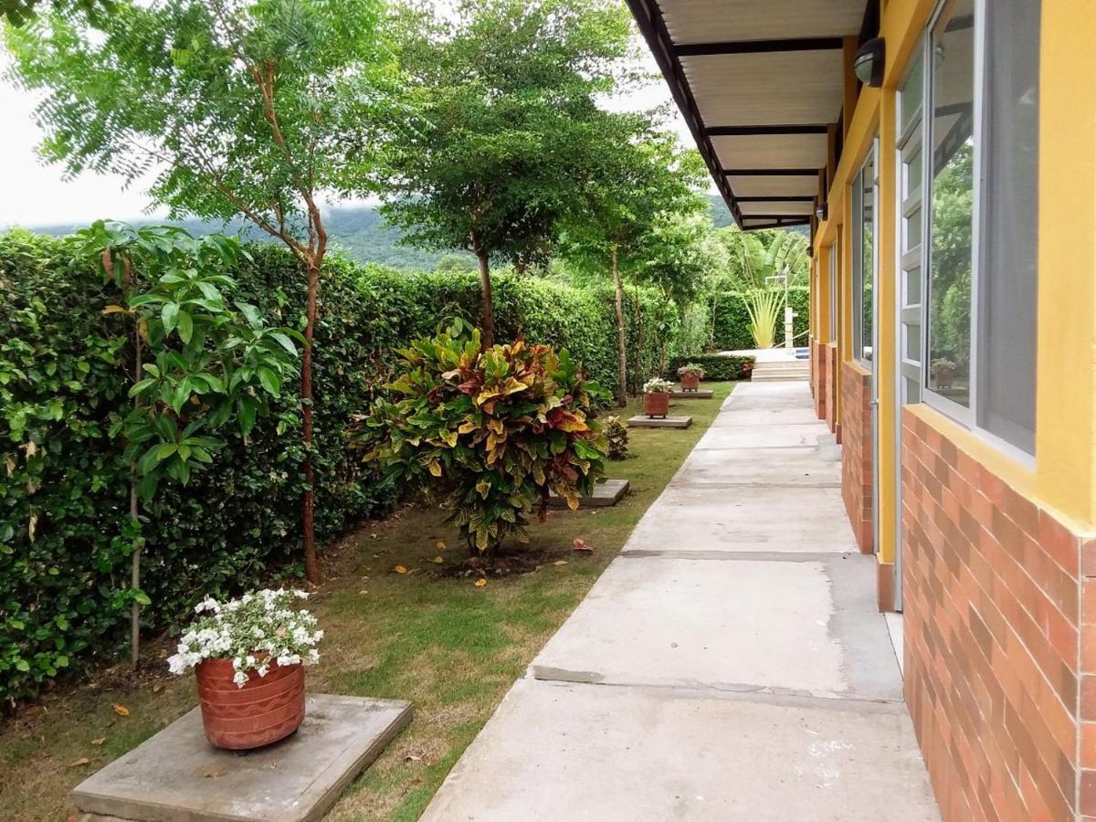 C&H campestre el oasis Bed & Breakfast Ricaurte Exterior foto